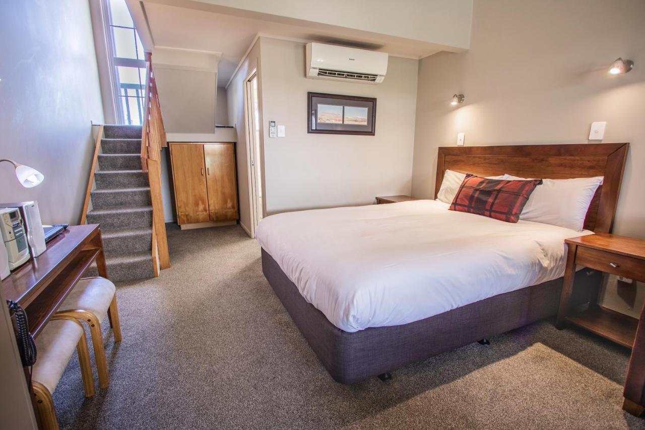 Leisure Lodge *