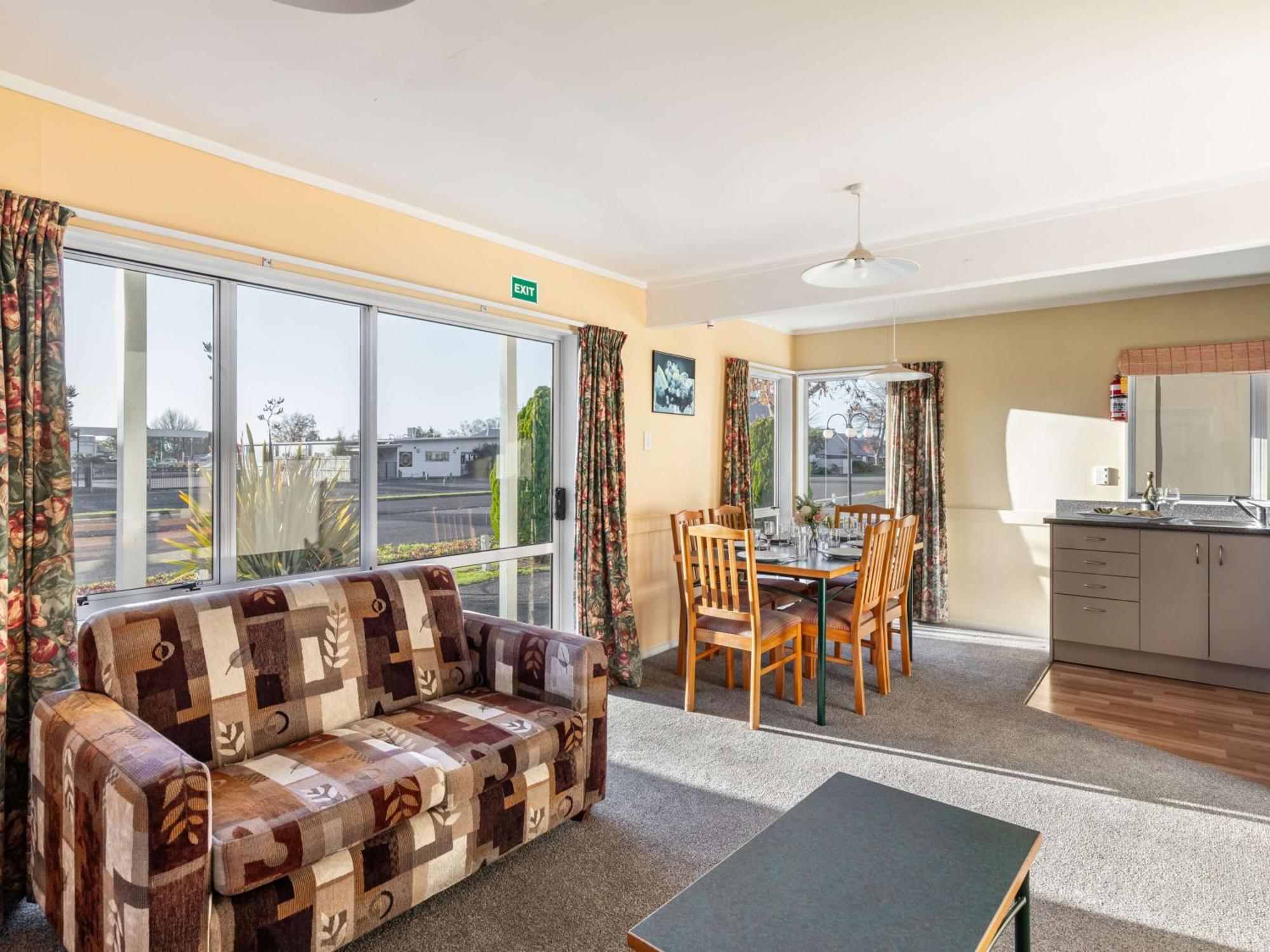 Leisure Lodge
