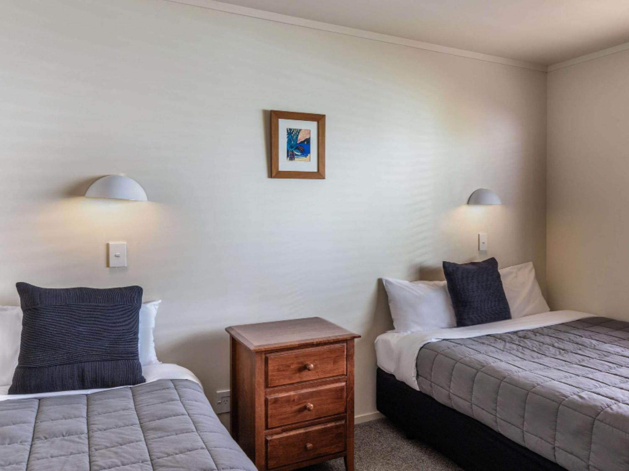 Leisure Lodge *