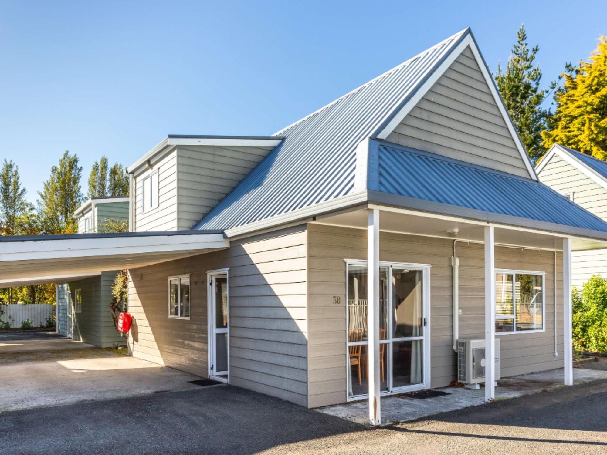 Leisure Lodge